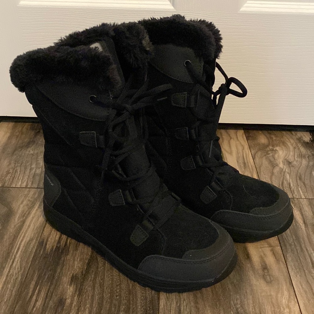 Columbia women’s 9 waterproof boots